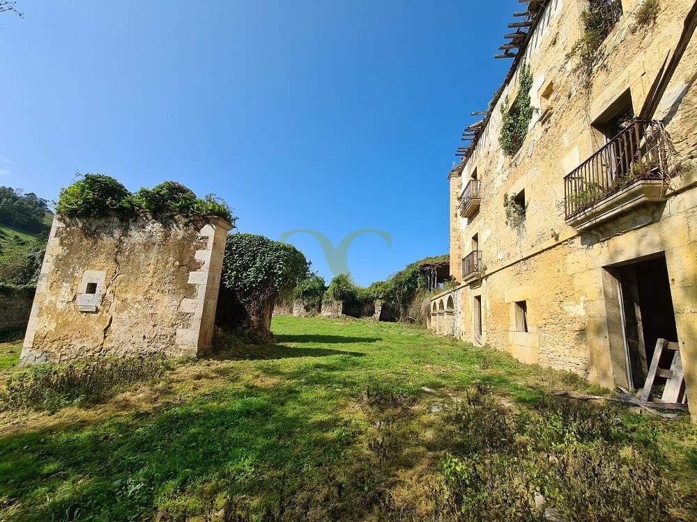 20 bedroom Townhouse for sale in Ribadedeva - € 800,000 (Ref: 9443471)