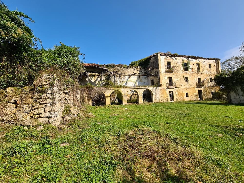 20 bedroom Townhouse for sale in Ribadedeva - € 800,000 (Ref: 9443471)