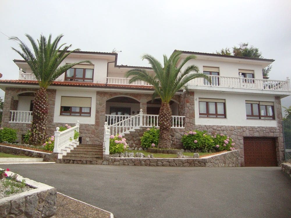 6 bedroom Townhouse for sale in Llanes - € 3,000,000 (Ref: 9443476)