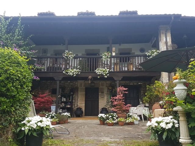 Casa de 8 habitaciones en Llanes en venta - 1.600.000 € (Ref: 9443477)
