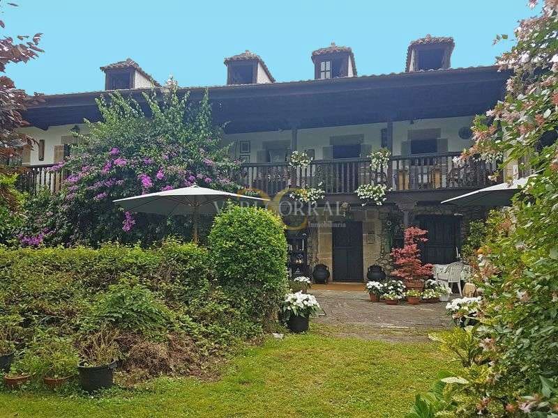Casa de 8 habitaciones en Llanes en venta - 1.600.000 € (Ref: 9443477)