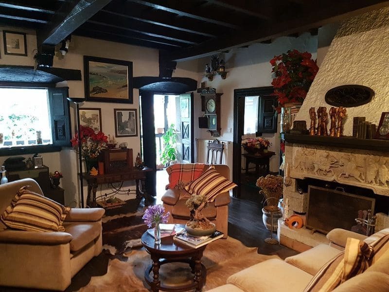 Casa de 8 habitaciones en Llanes en venta - 1.600.000 € (Ref: 9443477)