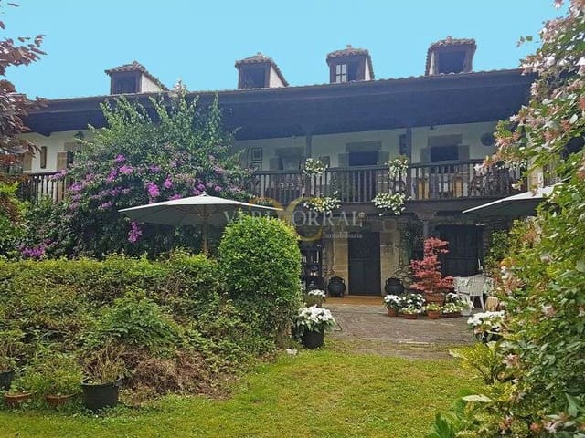 Casa de 8 habitaciones en Llanes en venta - 1.600.000 € (Ref: 9443477)