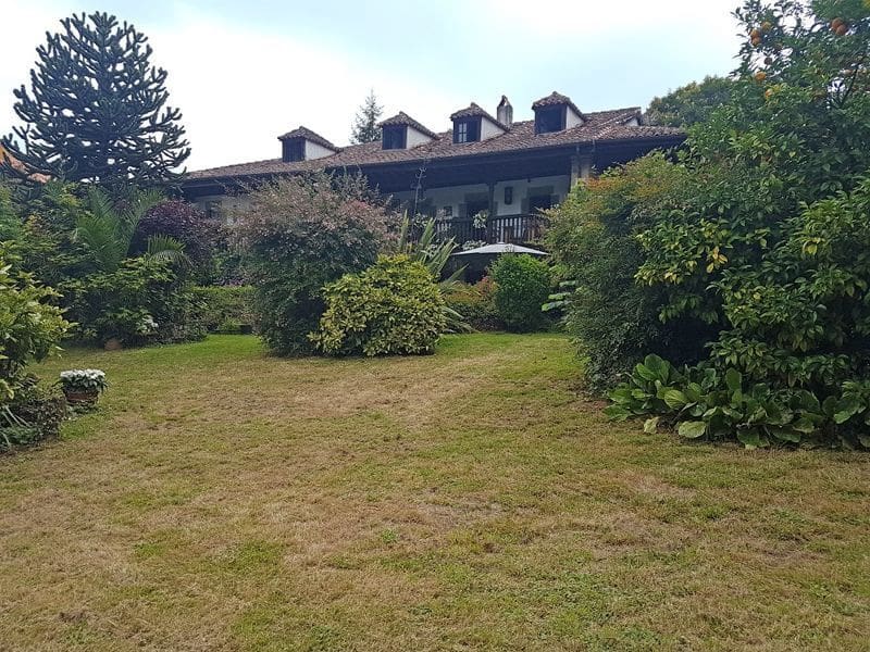 Casa de 8 habitaciones en Llanes en venta - 1.600.000 € (Ref: 9443477)