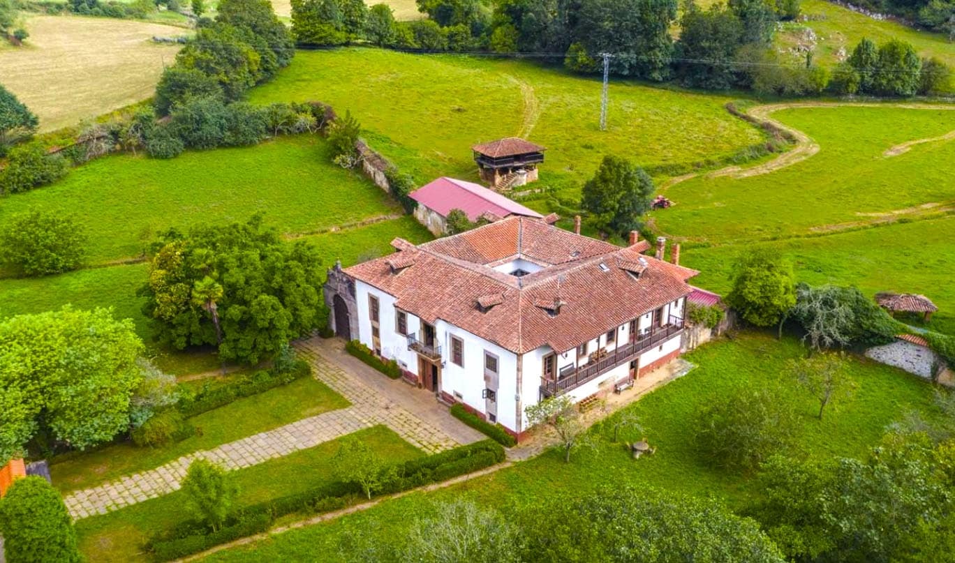 8 bedroom Townhouse for sale in Grado - € 1,700,000 (Ref: 9443478)