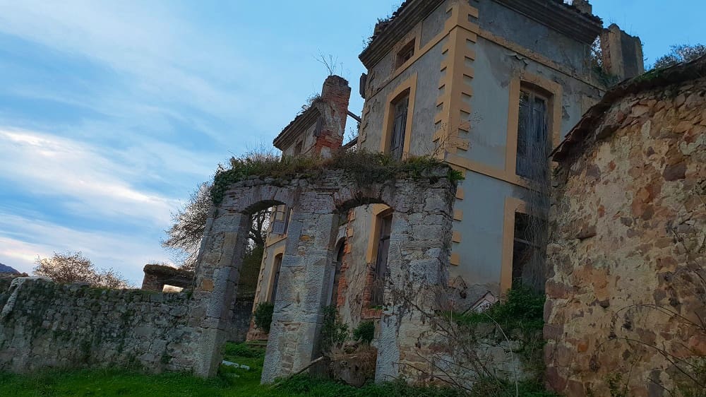 8 soveværelse Byhus til salg i Llanes - € 150.000 (Ref: 9443479)