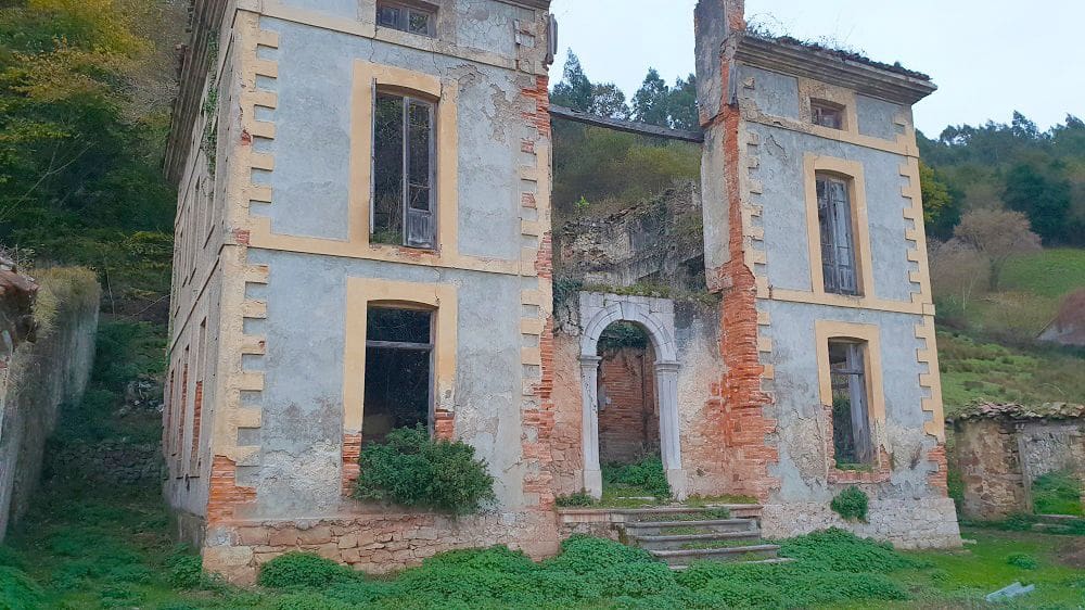 8 soveværelse Byhus til salg i Llanes - € 150.000 (Ref: 9443479)