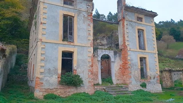 8 soveværelse Byhus til salg i Tresgrandas, Llanes - € 150.000 (Ref: 9443479)