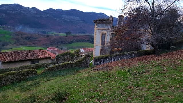 8 soveværelse Byhus til salg i Tresgrandas, Llanes - € 150.000 (Ref: 9443479)