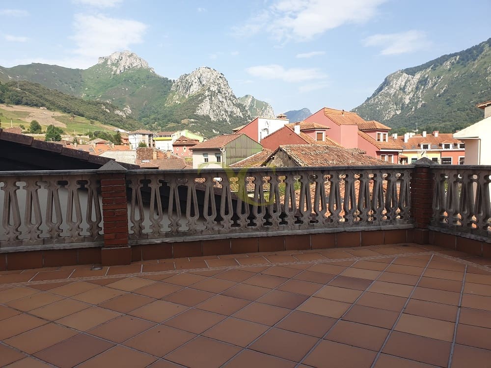6 bedroom Townhouse for sale in Cabrales - € 260,000 (Ref: 9443481)