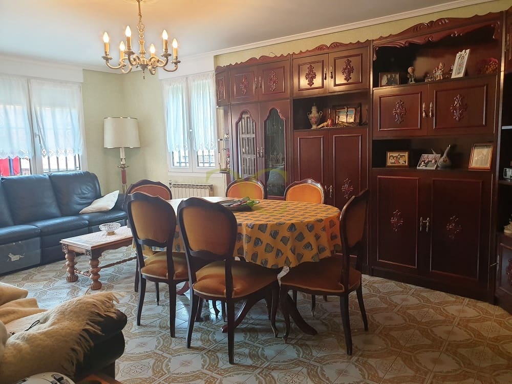 6 bedroom Townhouse for sale in Cabrales - € 260,000 (Ref: 9443481)