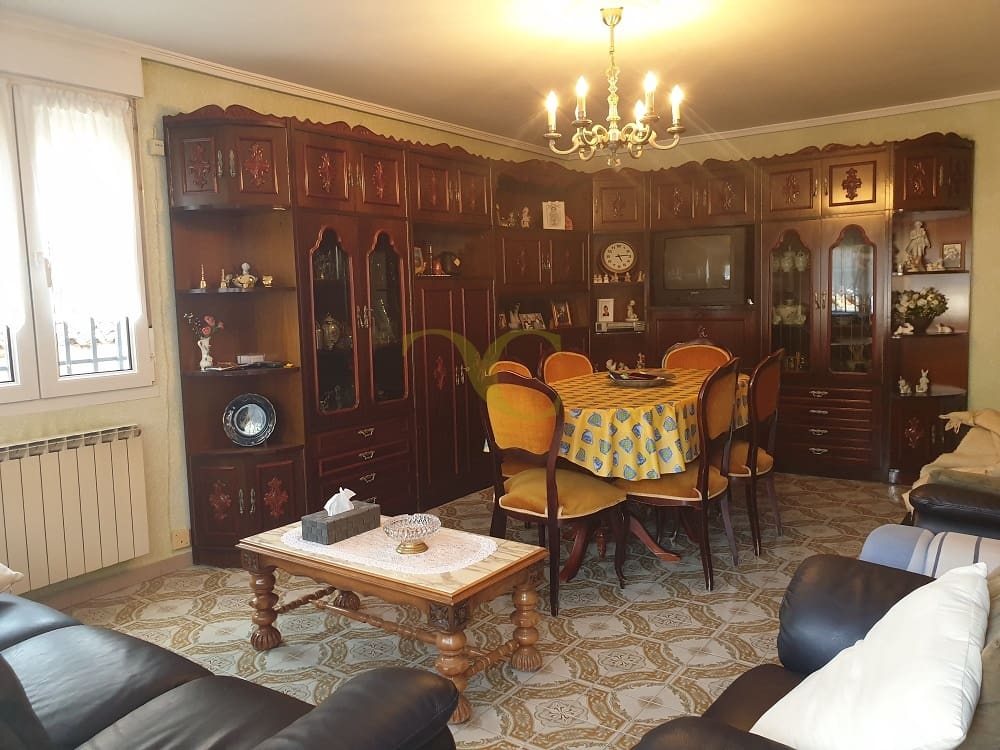 6 bedroom Townhouse for sale in Cabrales - € 260,000 (Ref: 9443481)