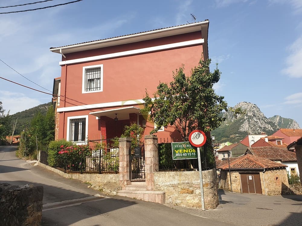 6 bedroom Townhouse for sale in Cabrales - € 260,000 (Ref: 9443481)