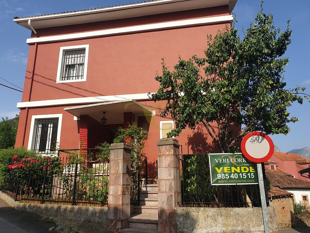 6 bedroom Townhouse for sale in Cabrales - € 260,000 (Ref: 9443481)