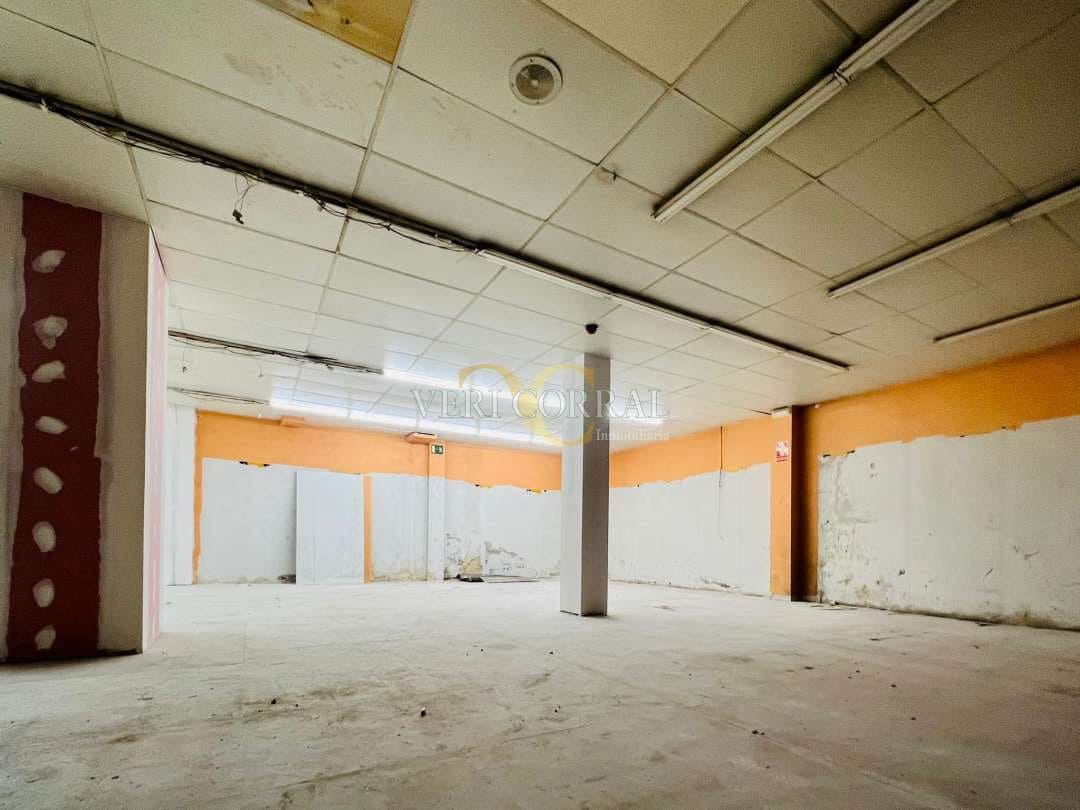 Commercial for sale in Gijon - € 280,000 (Ref: 9443486)