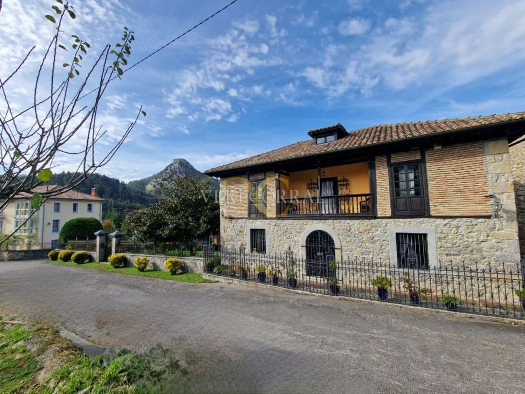 5 bedroom Townhouse for sale in Llanes - € 975,000 (Ref: 9443490)