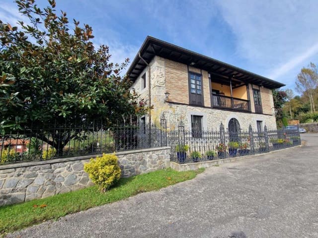 5 bedroom Townhouse for sale in Llanes - € 975,000 (Ref: 9443490)