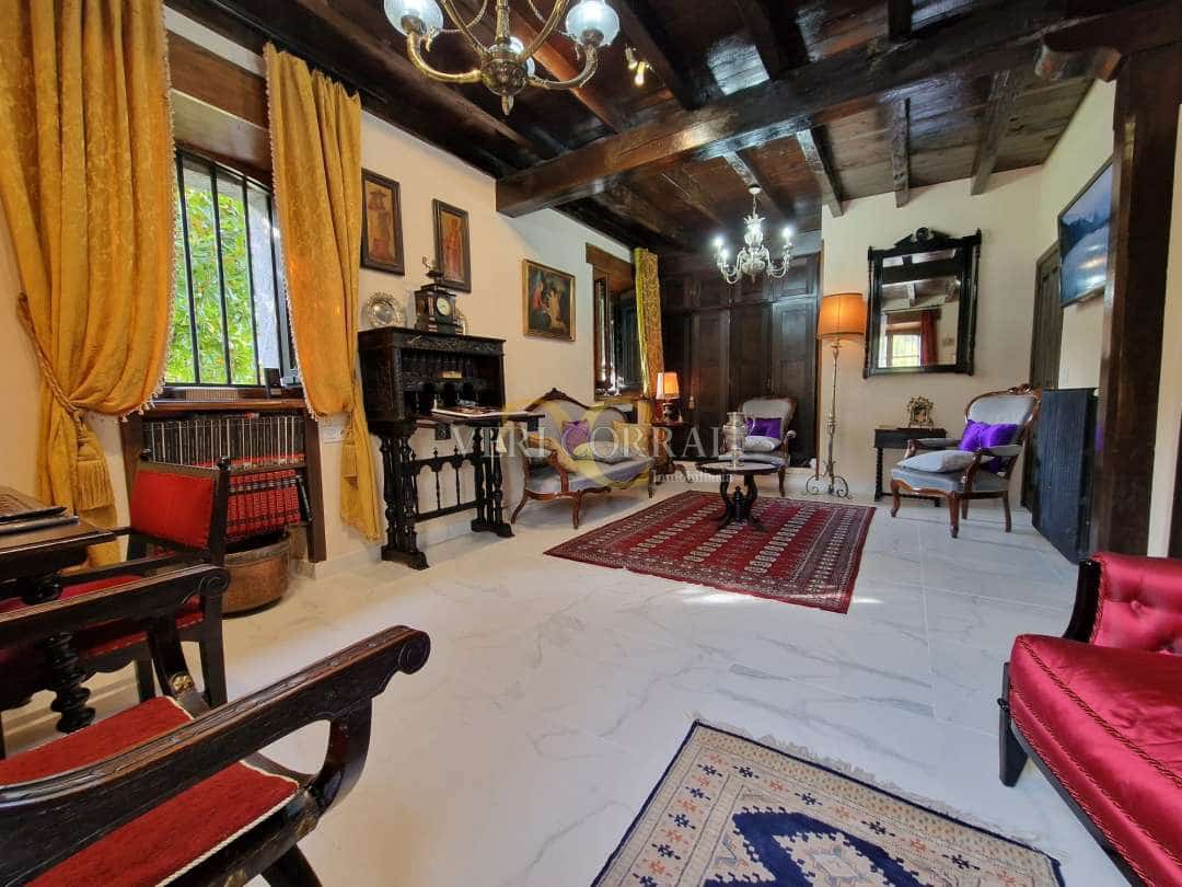 5 bedroom Townhouse for sale in Llanes - € 975,000 (Ref: 9443490)