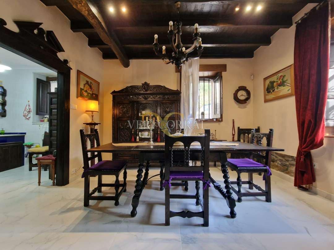 5 bedroom Townhouse for sale in Llanes - € 975,000 (Ref: 9443490)