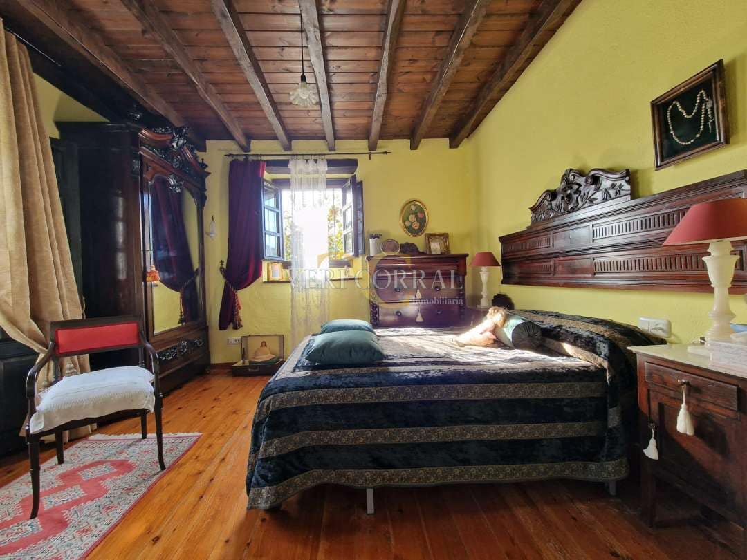 5 bedroom Townhouse for sale in Llanes - € 975,000 (Ref: 9443490)