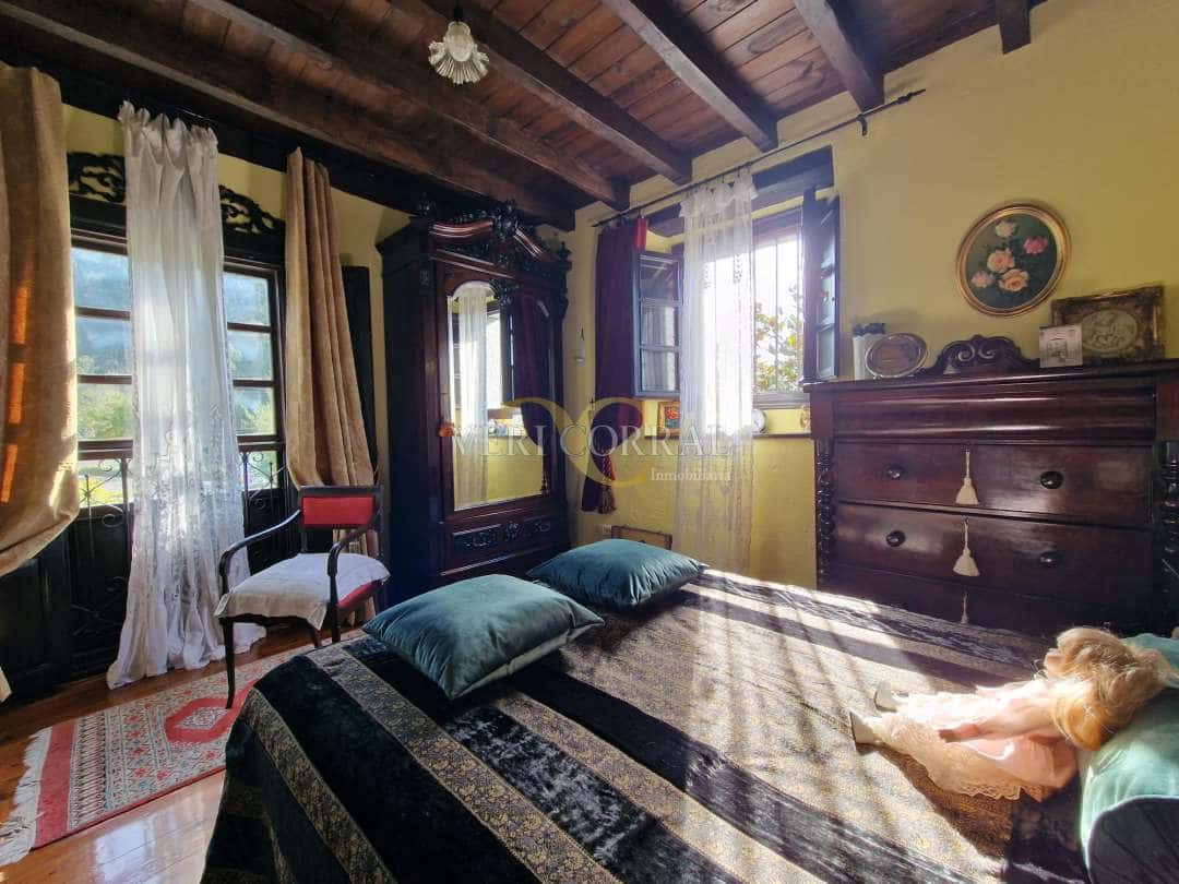 5 bedroom Townhouse for sale in Llanes - € 975,000 (Ref: 9443490)