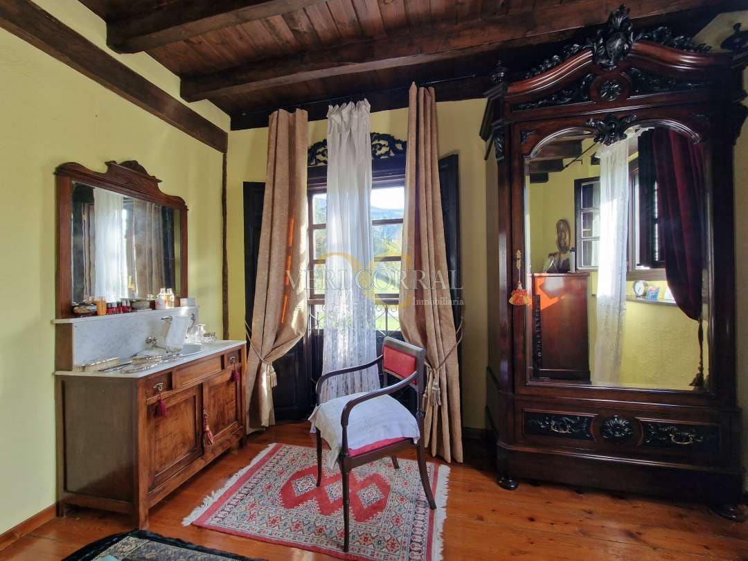 5 bedroom Townhouse for sale in Llanes - € 975,000 (Ref: 9443490)