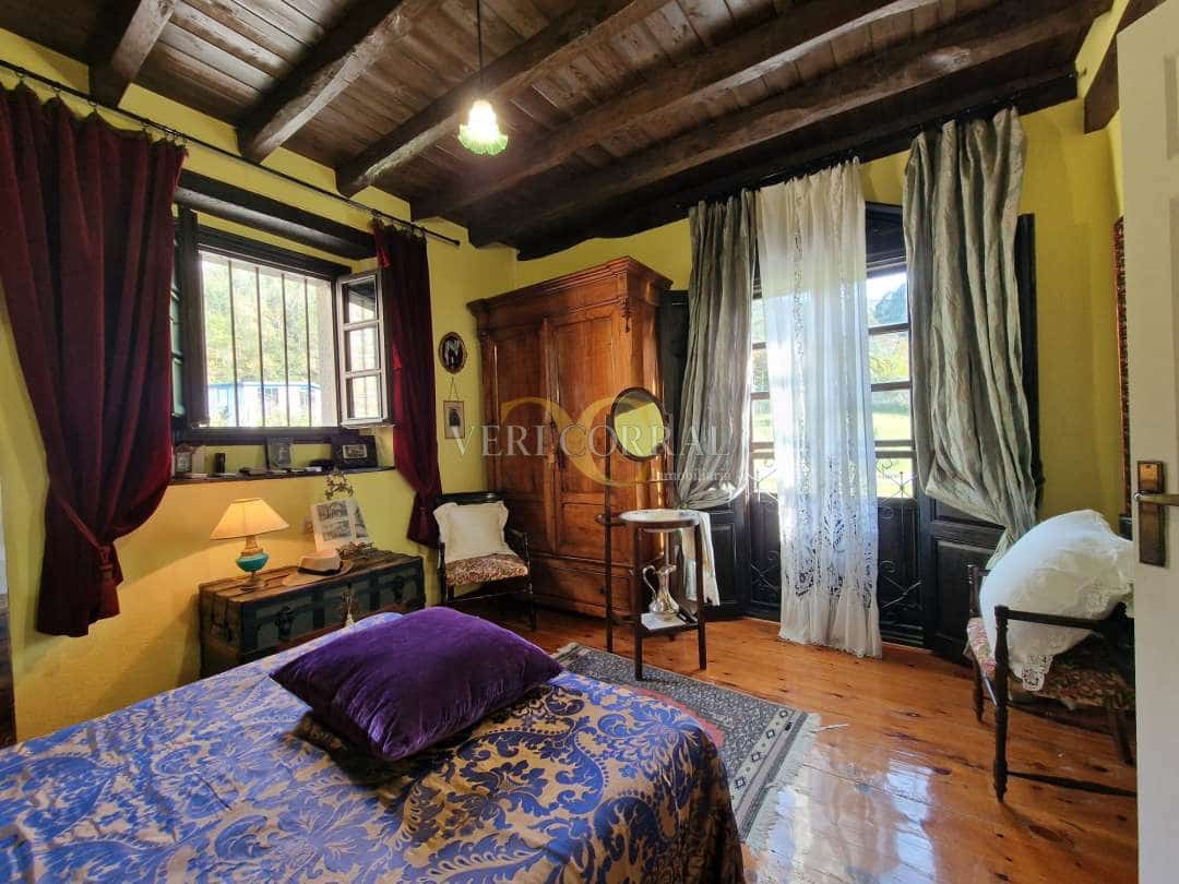 5 bedroom Townhouse for sale in Llanes - € 975,000 (Ref: 9443490)