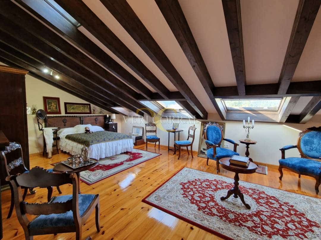 5 bedroom Townhouse for sale in Llanes - € 975,000 (Ref: 9443490)