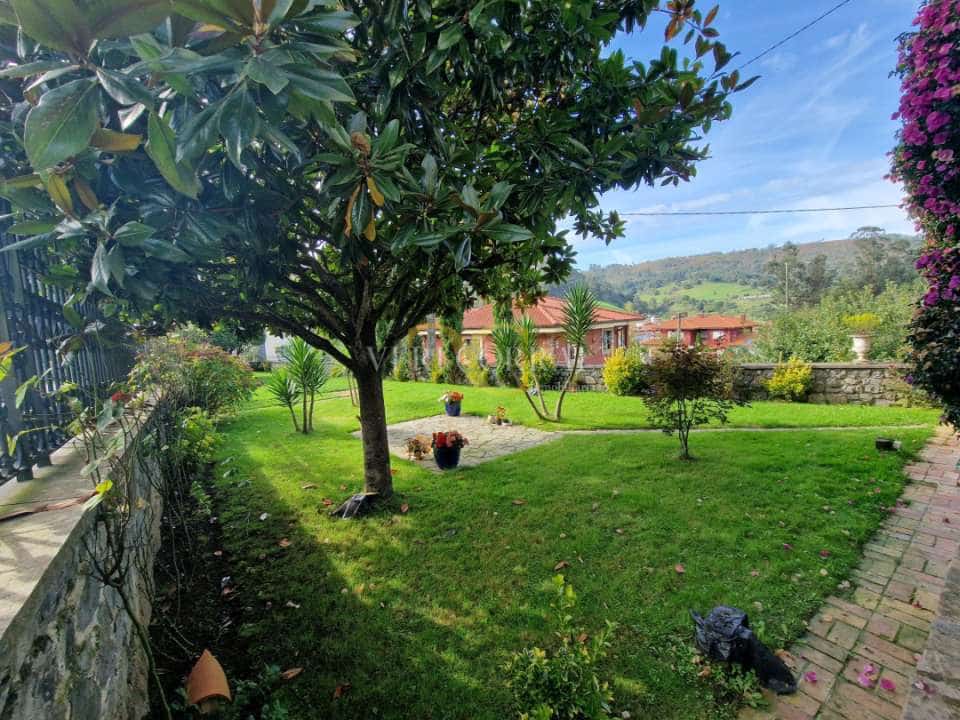 5 bedroom Townhouse for sale in Llanes - € 975,000 (Ref: 9443490)