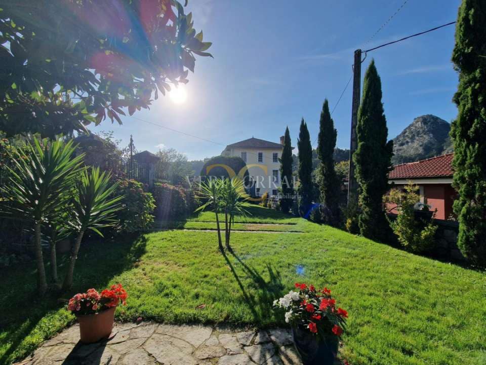 5 bedroom Townhouse for sale in Llanes - € 975,000 (Ref: 9443490)