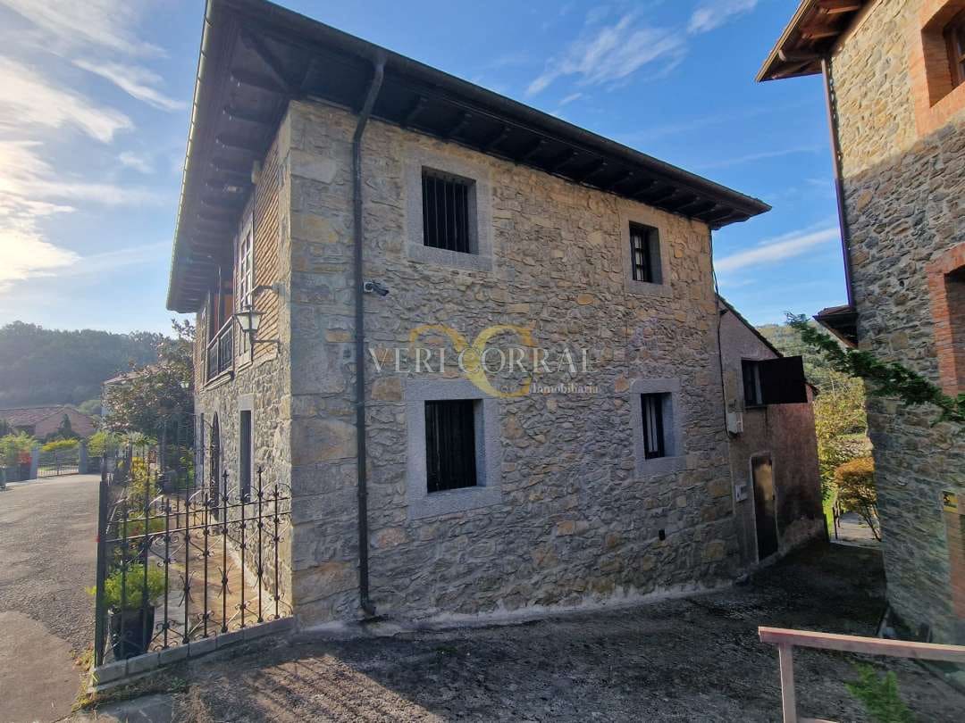 5 bedroom Townhouse for sale in Llanes - € 975,000 (Ref: 9443490)