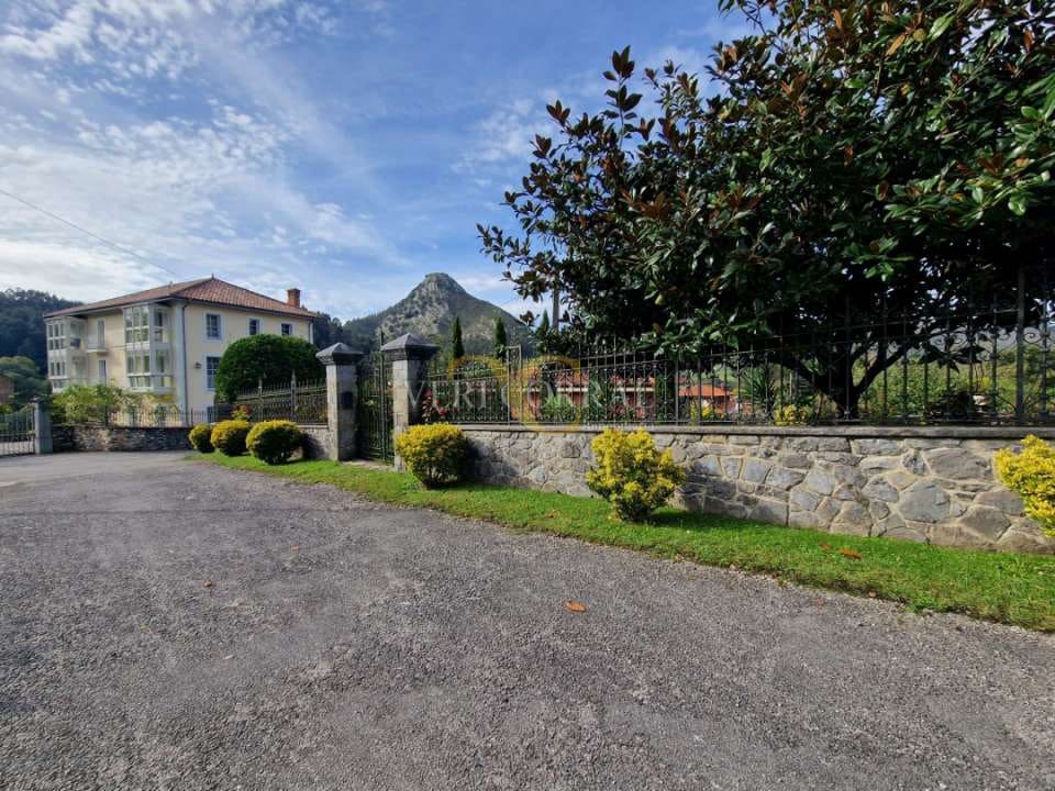 5 bedroom Townhouse for sale in Llanes - € 975,000 (Ref: 9443490)