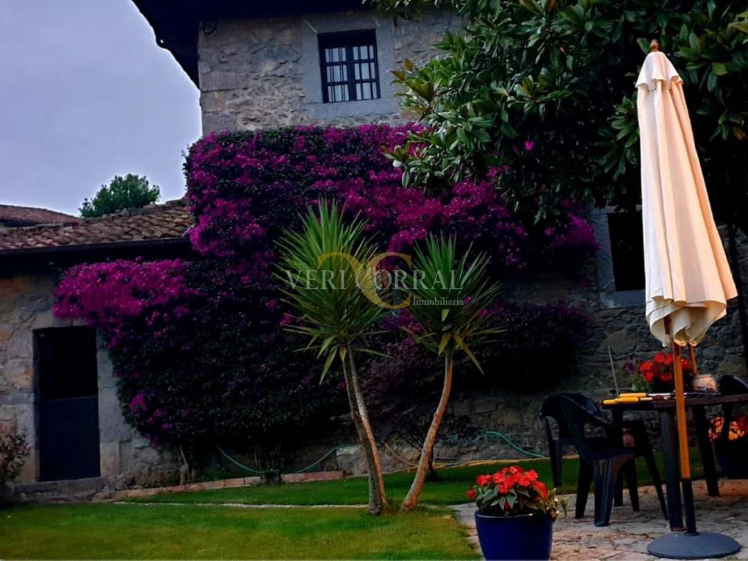 5 bedroom Townhouse for sale in Llanes - € 975,000 (Ref: 9443490)