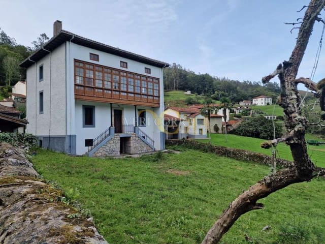 9 bedroom Townhouse for sale in Llanes - € 460,000 (Ref: 9443491)