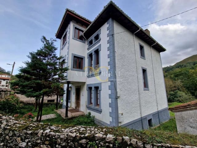 9 bedroom Townhouse for sale in Llanes - € 460,000 (Ref: 9443491)