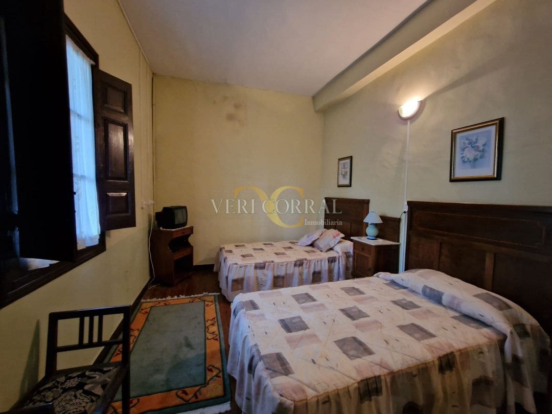 9 bedroom Townhouse for sale in Llanes - € 460,000 (Ref: 9443491)