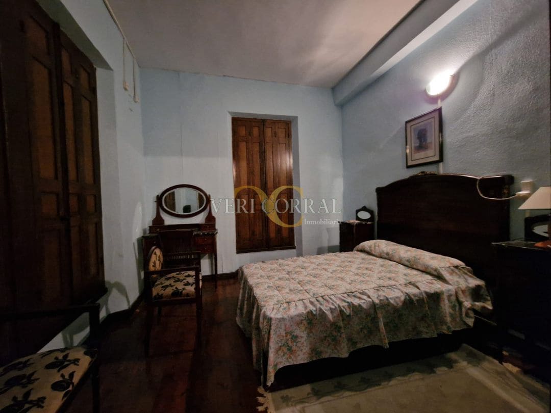 9 bedroom Townhouse for sale in Llanes - € 460,000 (Ref: 9443491)