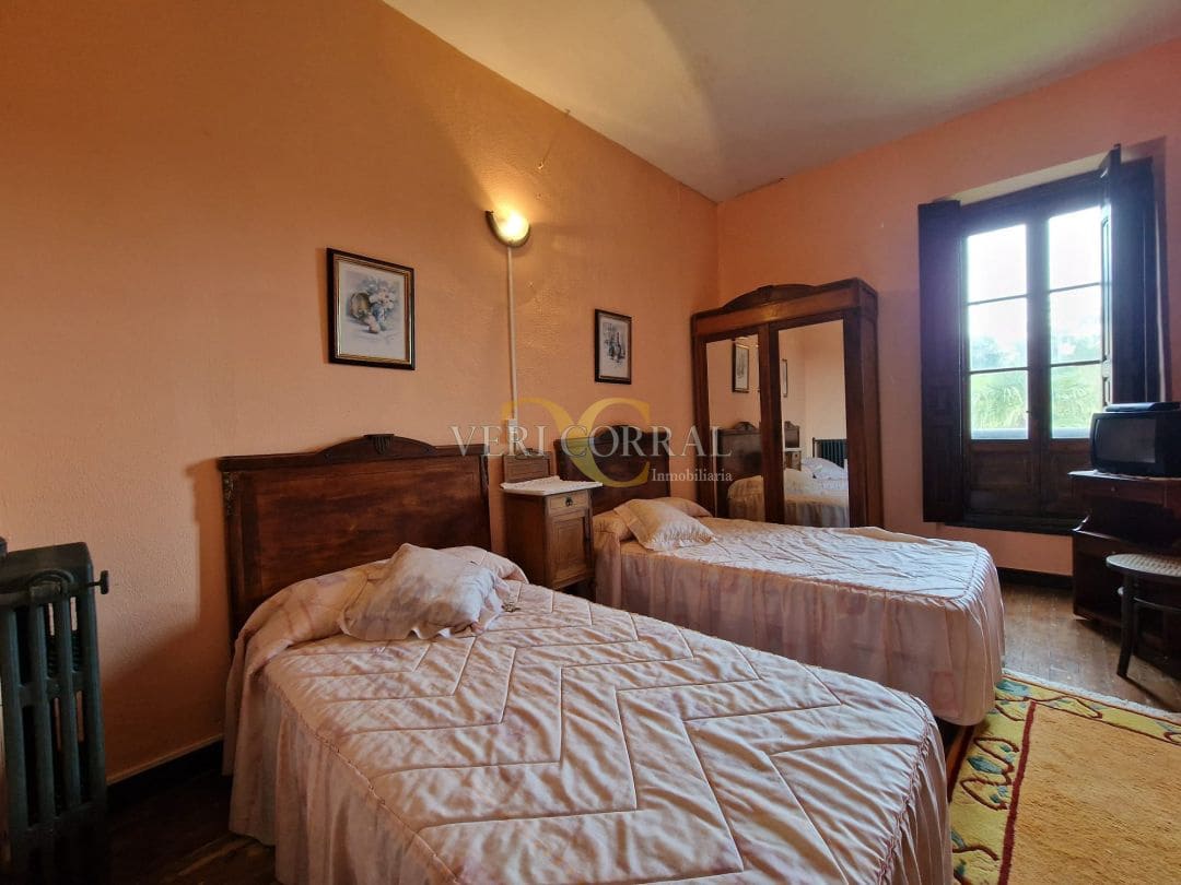 9 bedroom Townhouse for sale in Llanes - € 460,000 (Ref: 9443491)