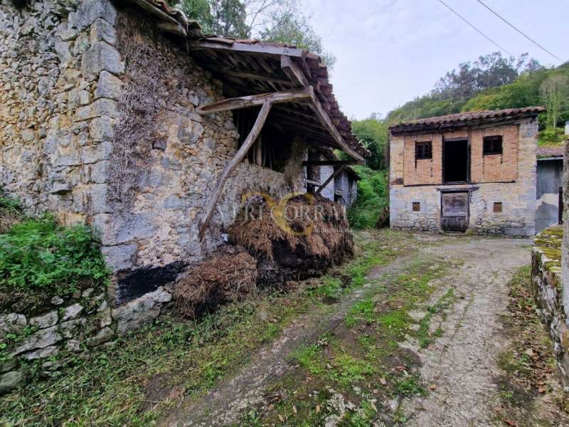 9 bedroom Townhouse for sale in Llanes - € 460,000 (Ref: 9443491)
