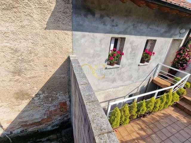 4 soveværelse Semi-Rækkehus til salg i Ribadesella/Ribeseya, Ribadesella - € 100.000 (Ref: 9443492)