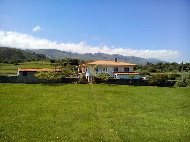 5 bedroom Townhouse for sale in Llanes - € 1,500,000 (Ref: 9443497)