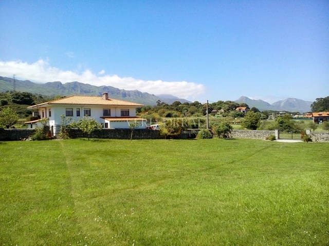 5 bedroom Townhouse for sale in Llanes - € 1,500,000 (Ref: 9443497)