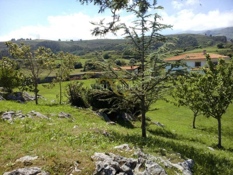 5 bedroom Townhouse for sale in Llanes - € 1,500,000 (Ref: 9443497)