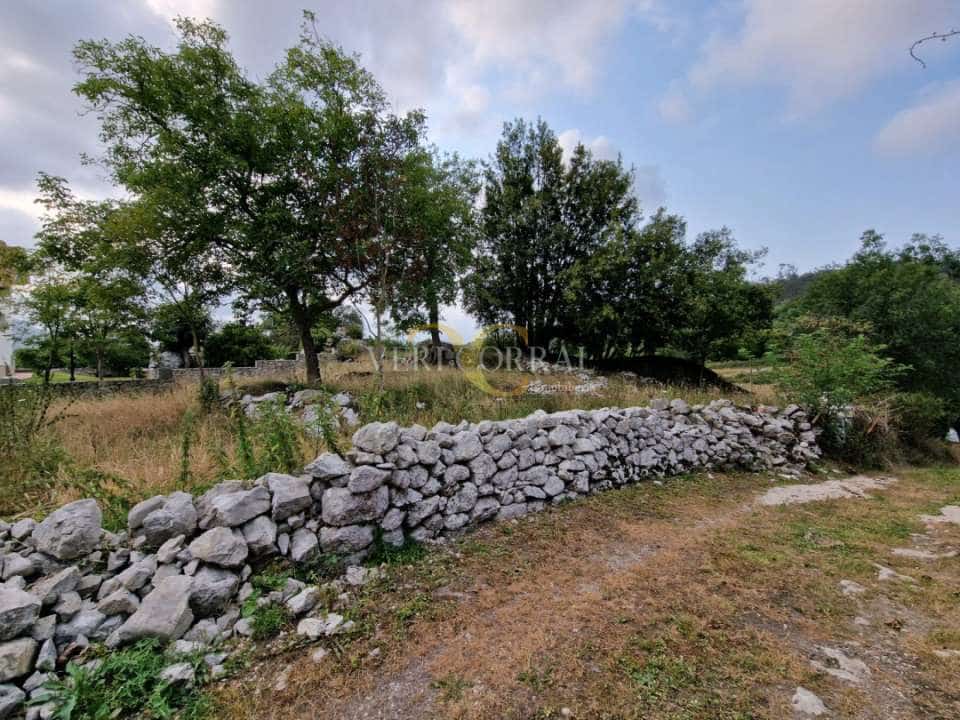 Grunde uden byggetilladelser til salg i Llanes - € 65.000 (Ref: 9443498)