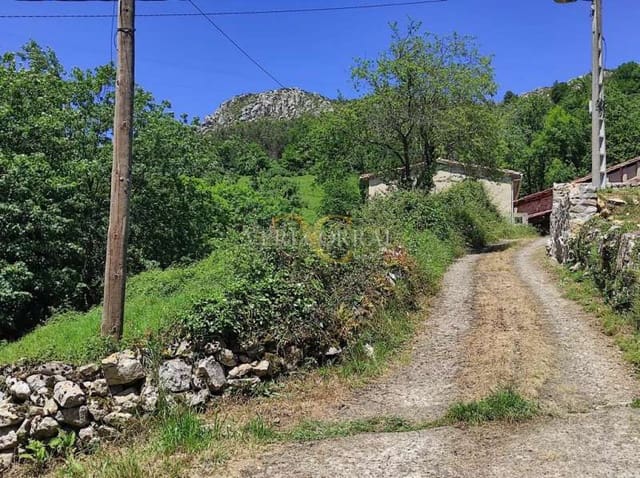 Rakentamaton maa myytävänä paikassa Parres - 43 000 € (Ref: 9443508)