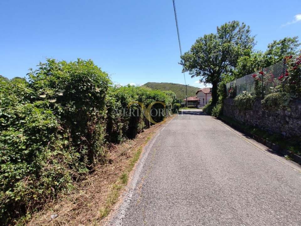 Rakentamaton maa myytävänä paikassa Parres - 43 000 € (Ref: 9443508)