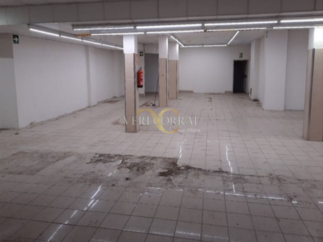 Commercial for rent in Llanes - € 1,300 (Ref: 9443510)