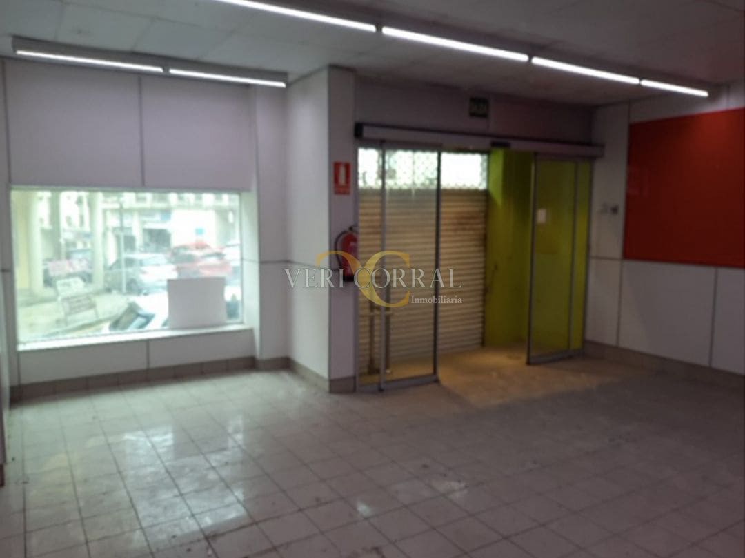 Commercial for rent in Llanes - € 1,300 (Ref: 9443510)