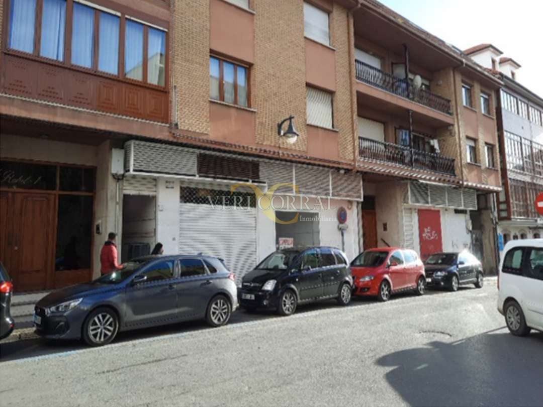 Commercial for rent in Llanes - € 1,300 (Ref: 9443510)