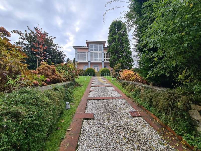 Chalet de 4 habitaciones en Piloña en venta - 1.450.000 € (Ref: 9443516)